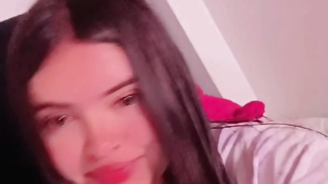 kisses - відео від вебкаммоделі sofia_athome