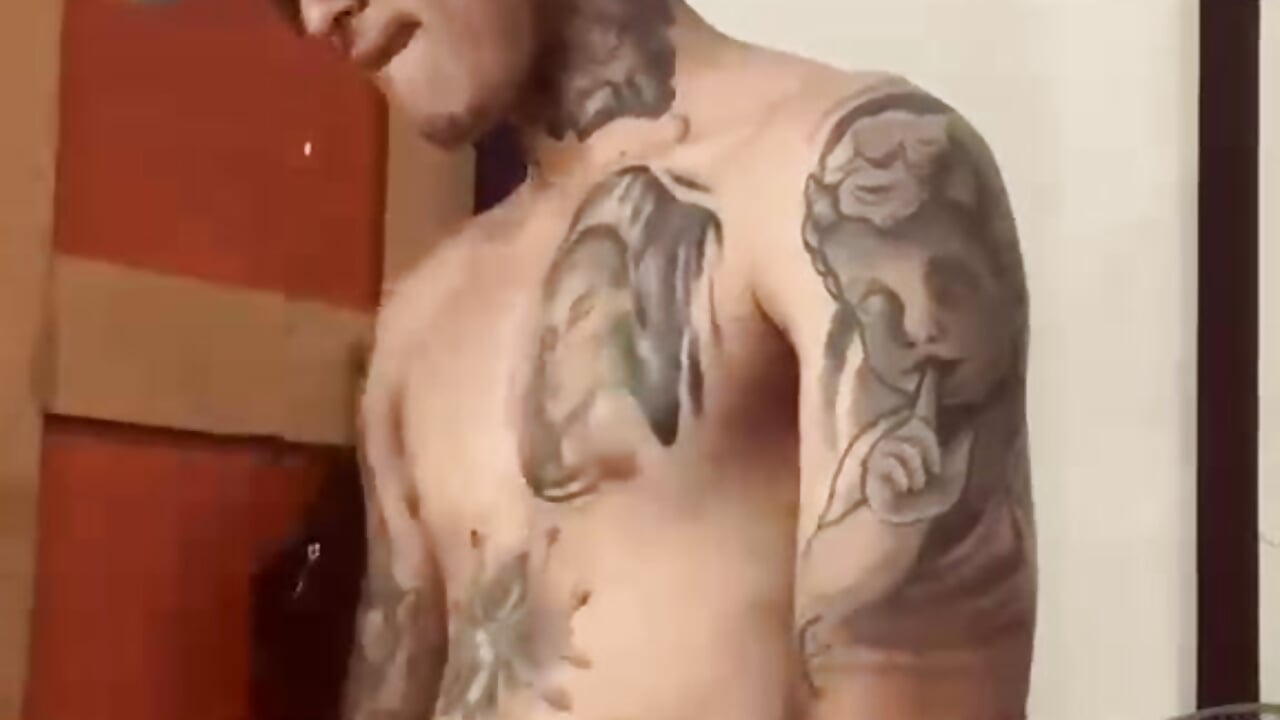 Yei02: Vídeo de Modelo Webcam en Tendencia 808
