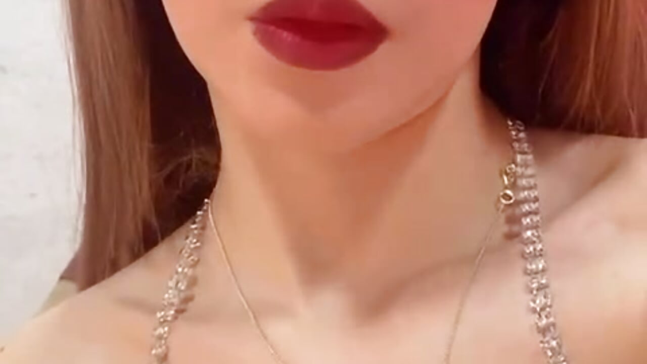 A small piercing in my nose - video by Sara_Roades cam model