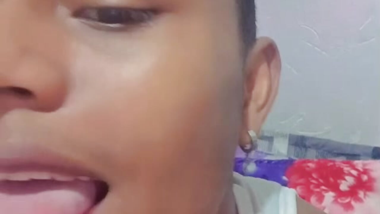 Look at my cute ones. piercing - video van MorenitoDigno cam-model