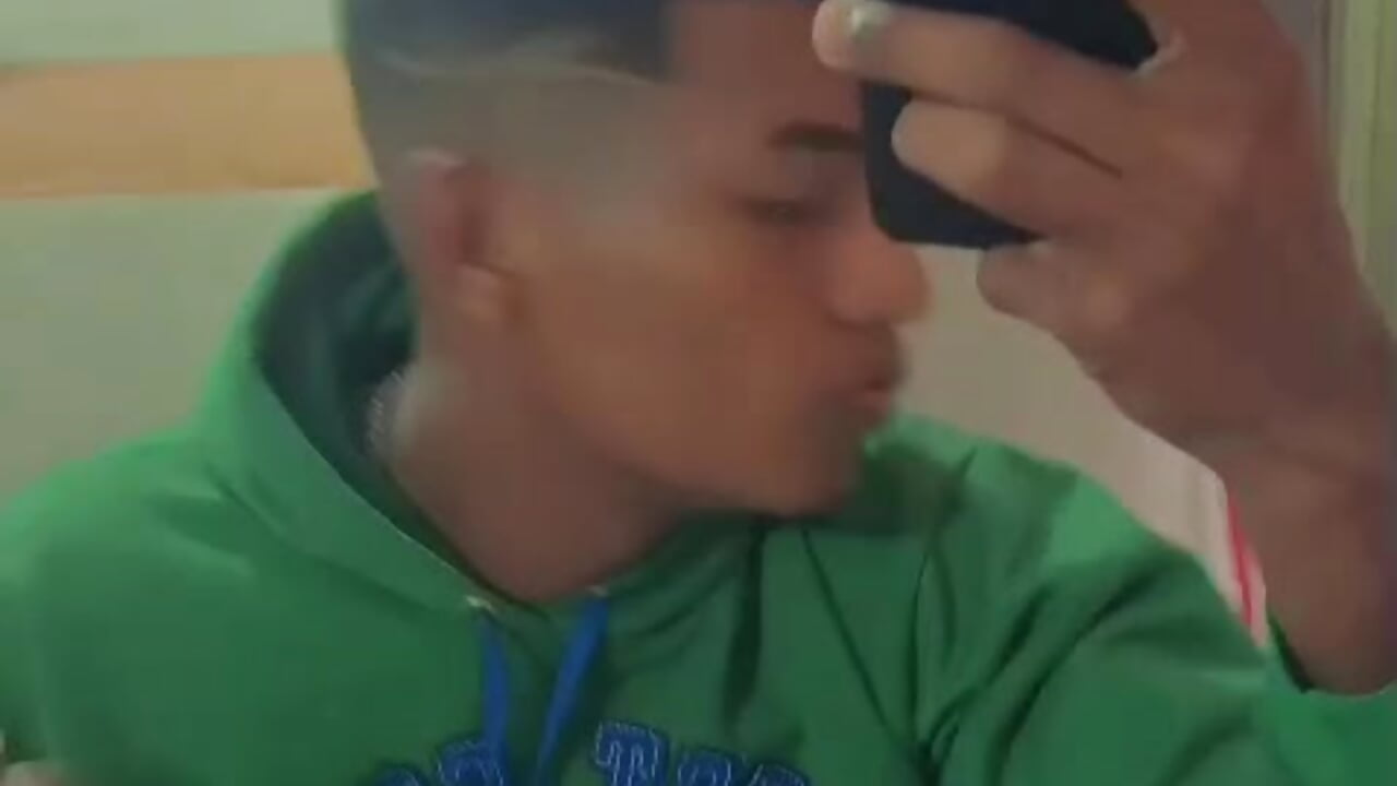 I invite you to discover my magical and authentic world - video van MorenitoDigno cam-model