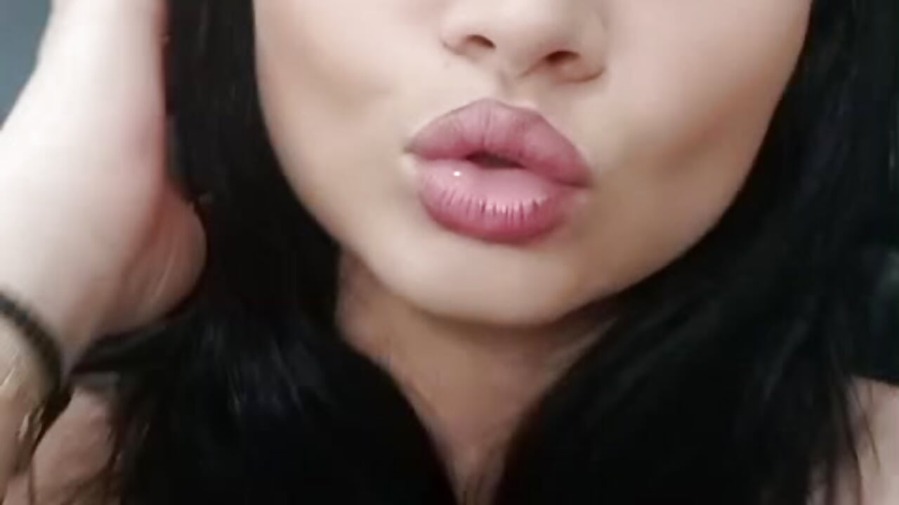 Kiss me harder!