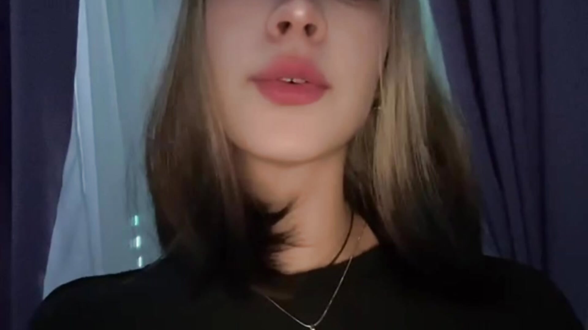 I'm singing - video by WildPeachh cam model