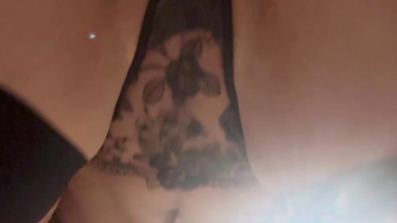 Mmm I’m going to sit on your face and you will eat my 🐱🍑 good boy - Vídeo de MrsCharlottFox, modelo de vídeos