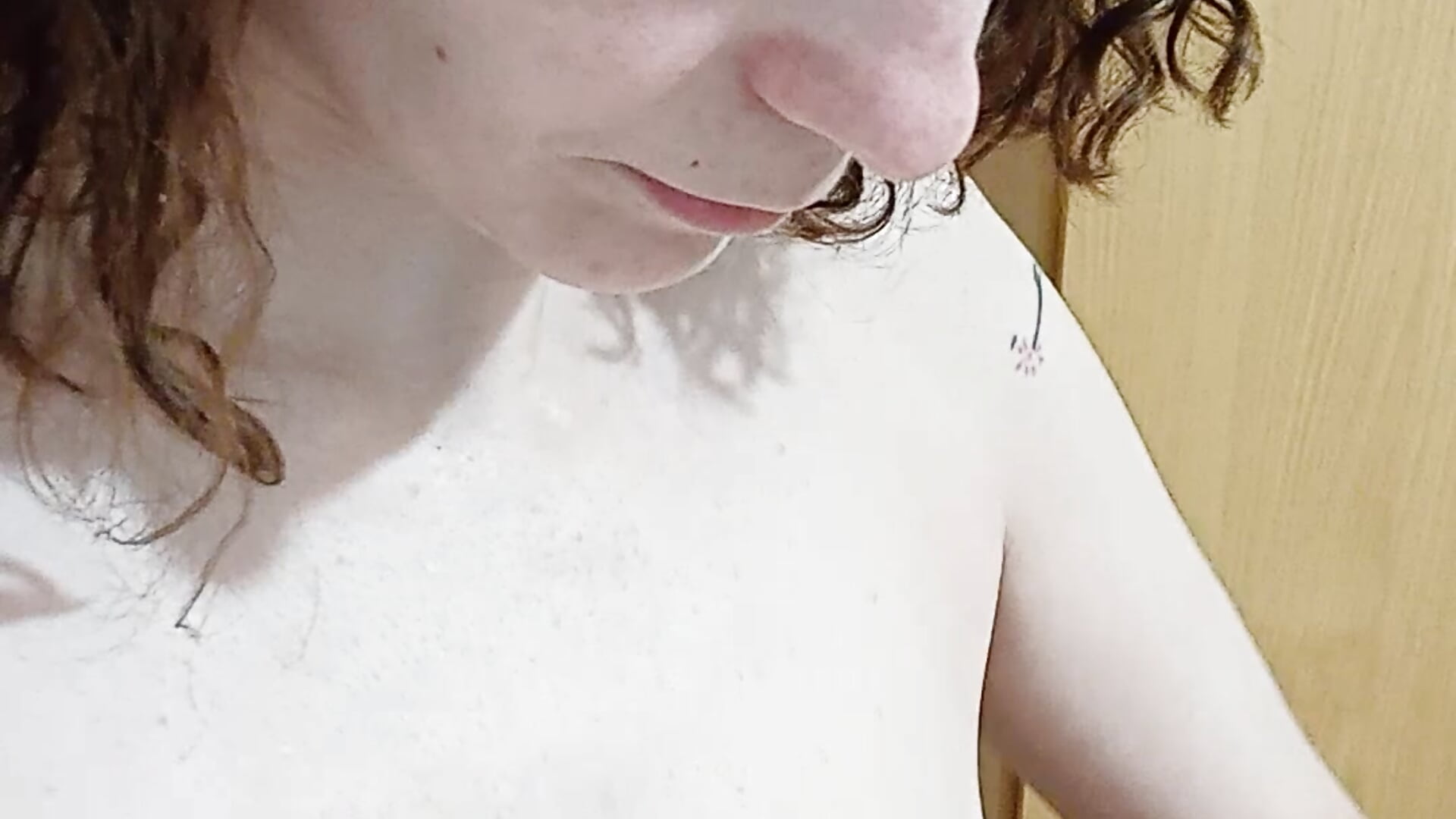 Strip-tease - video di labellerose modella di cam