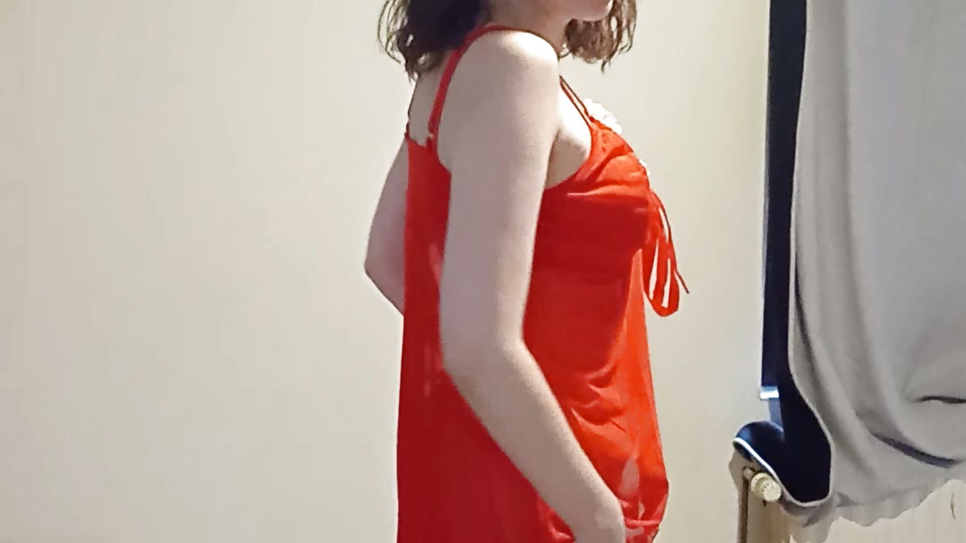 Strip-tease – video af labellerose cam-model