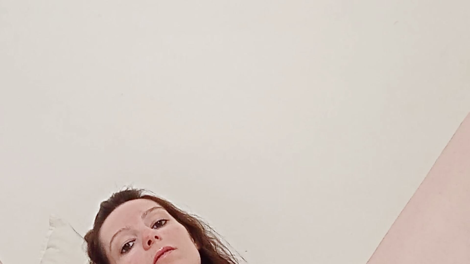 La coquine que je suis joue toute seule dans sa chambre - labellerose主播的视频