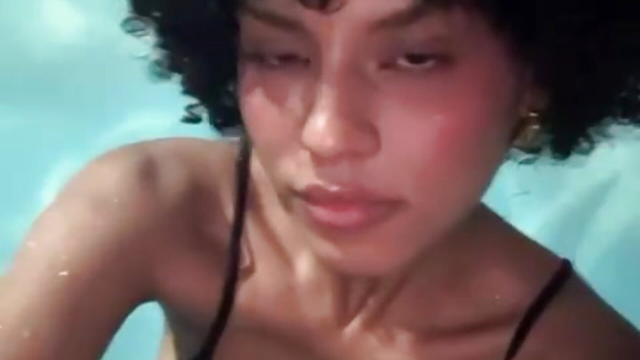 Let's go swimming? - Video von Lila-Rose Cam-Model