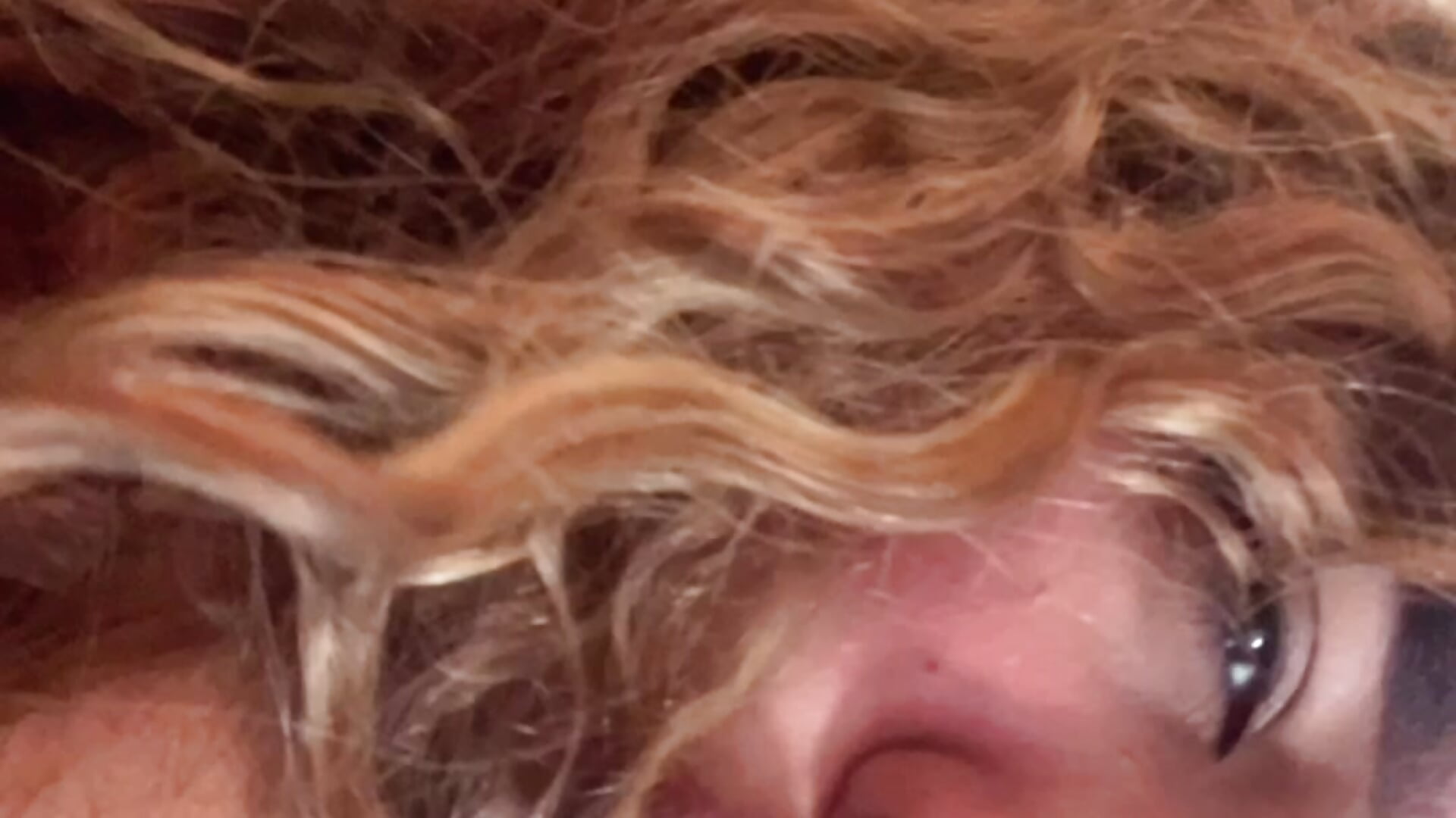 Kisses💋🤫 - video by Luna_Vex cam model