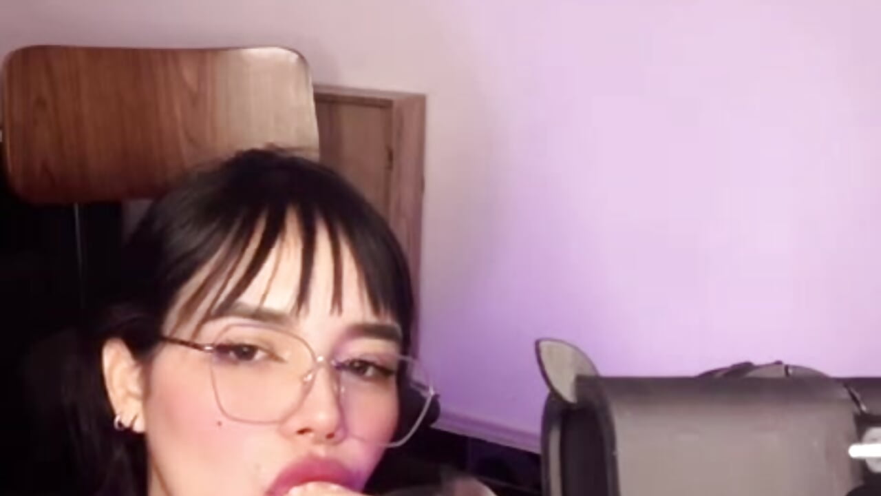 🥵🍆🍆 – video modela na kameri Nia_Blum