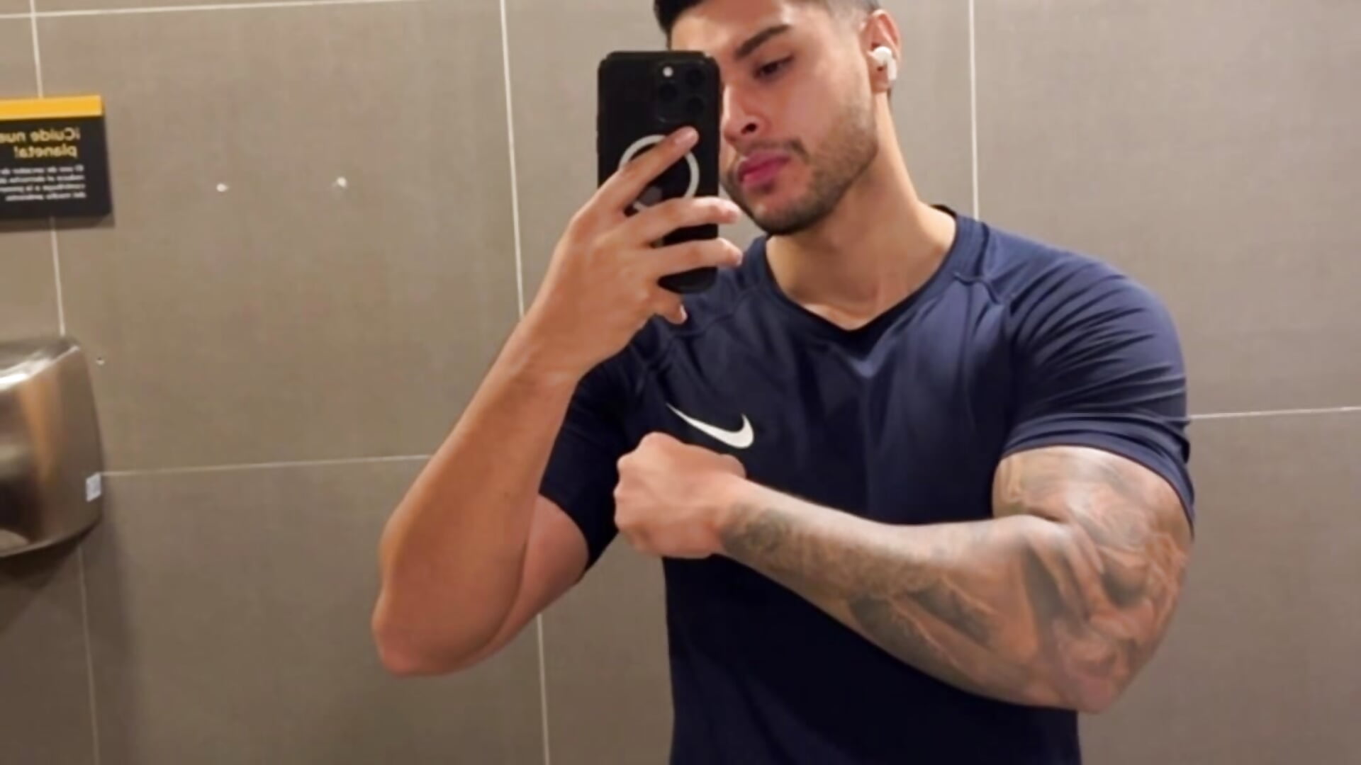 978a01f8617c419dbf1f8906da8bebc2 - video by Ken_mailik1 cam model