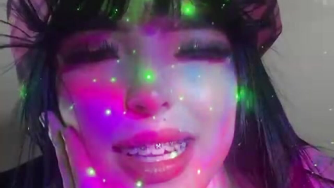 MY PUSSY IS SO HOT AND I WANT US TO PLAY  😈– bubble__angel__ kameramodell videója