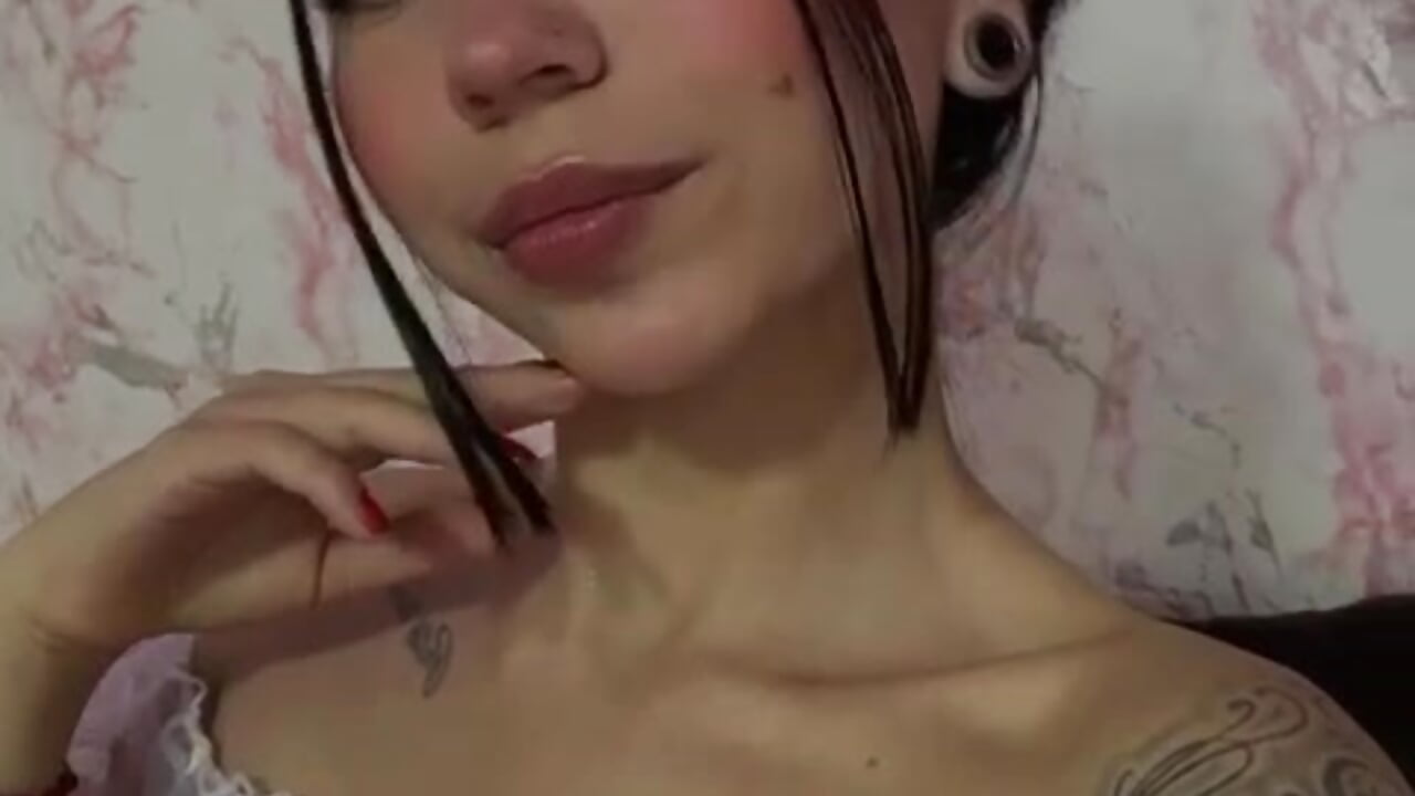 kiss me♥ - video by little__Chloee_ cam model