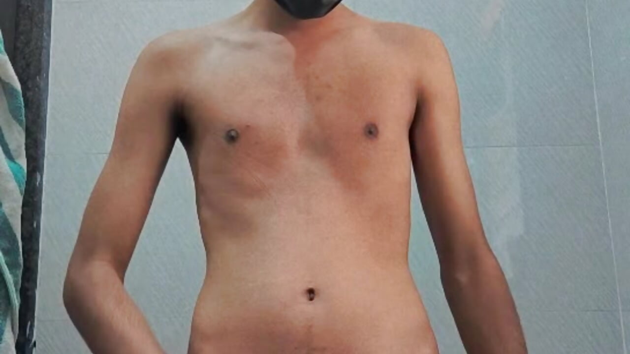 Full pi*ss pla on body n shower - video by cute_little_twink cam model