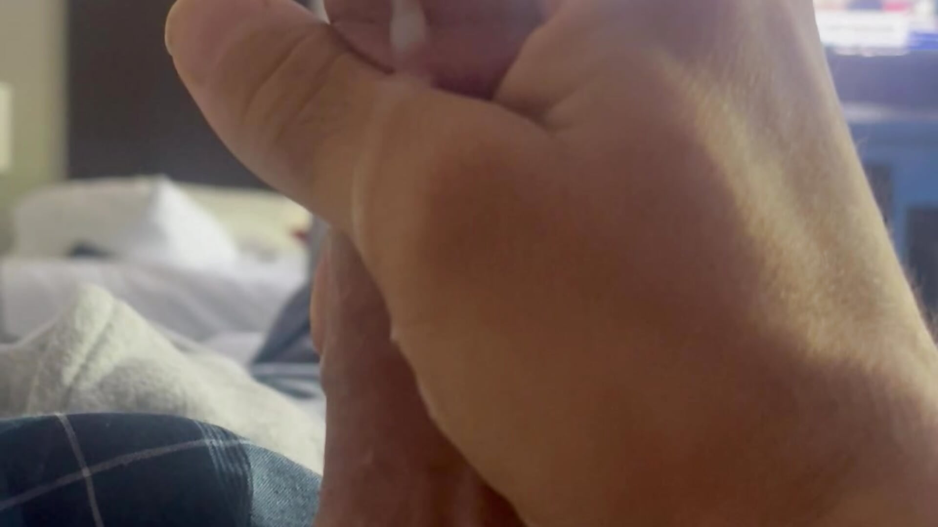 Rubbing one out– Pikachucums4u kameramodell videója