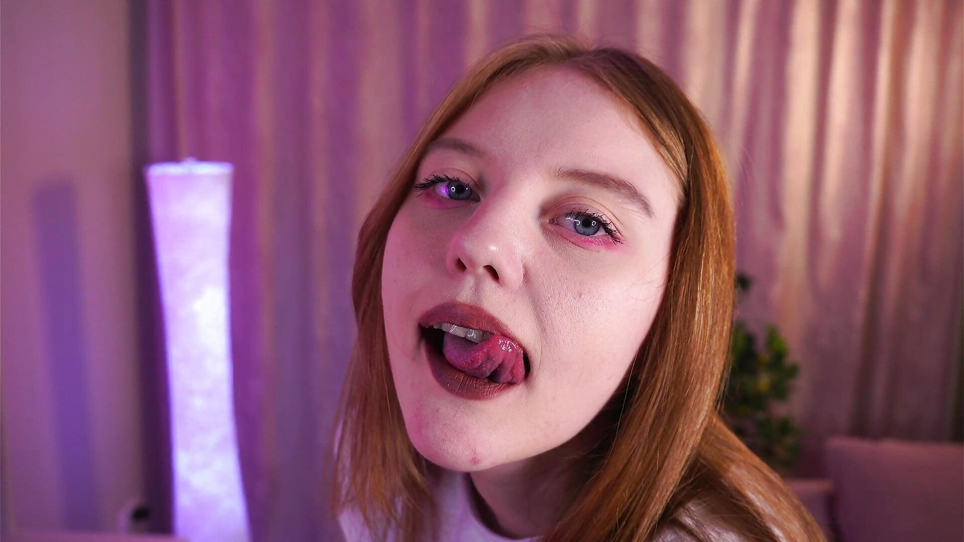 Lick my sweet lips - video by VernellArey cam model