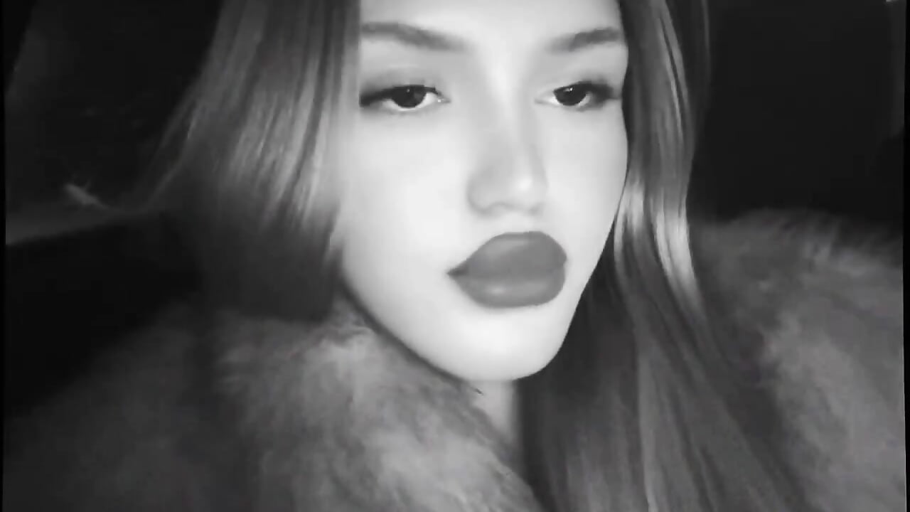 your qween 🖤 - video by -KittyMoore cam model