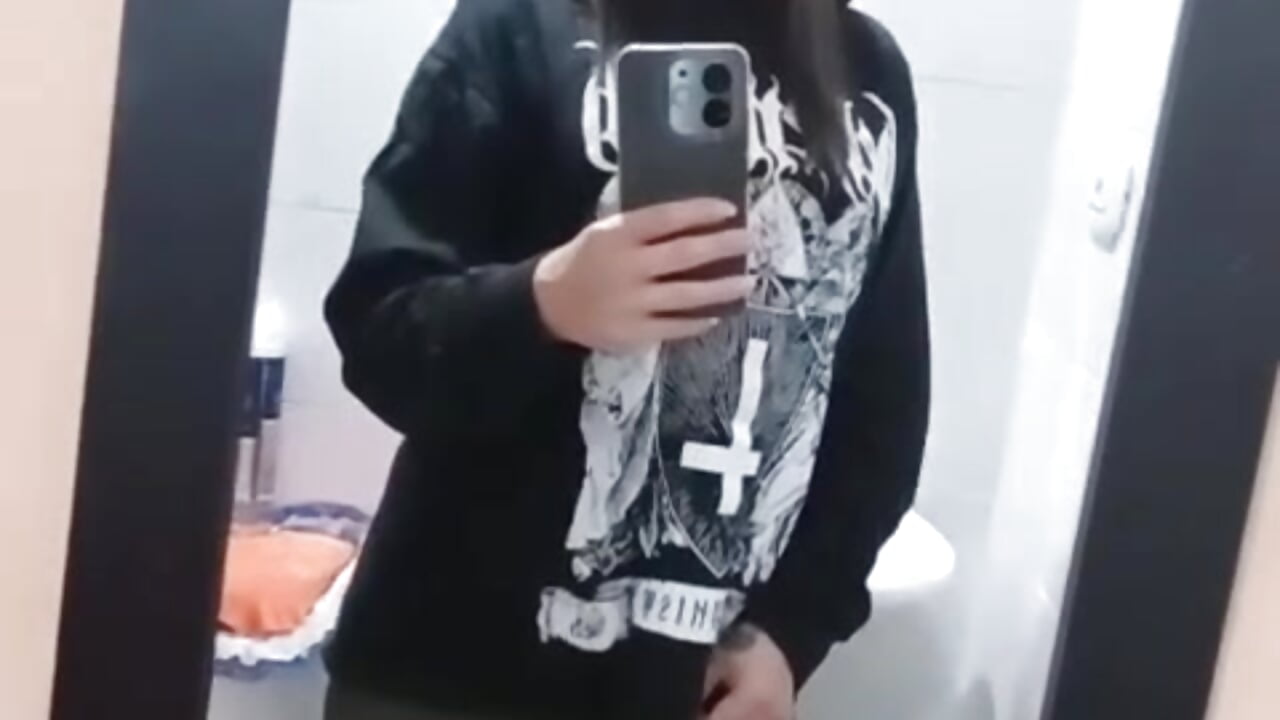 It's a casual day, light clothes, rest for me 😎 - vidéo du modèle de showcams Evangelinejoness_