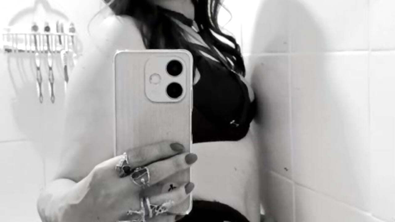 Very hot in the bathroom of my house mmm 🔥😈 - відео від вебкаммоделі Evangelinejoness_