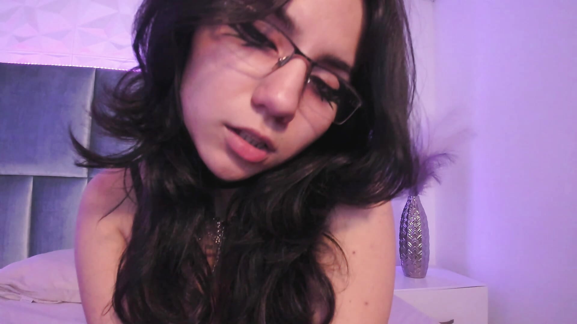 Hit play… and if you like what you see, come catch the live version in my room. 😈 - ক্যাম মডেল HollyPeach-এর ভিডিও