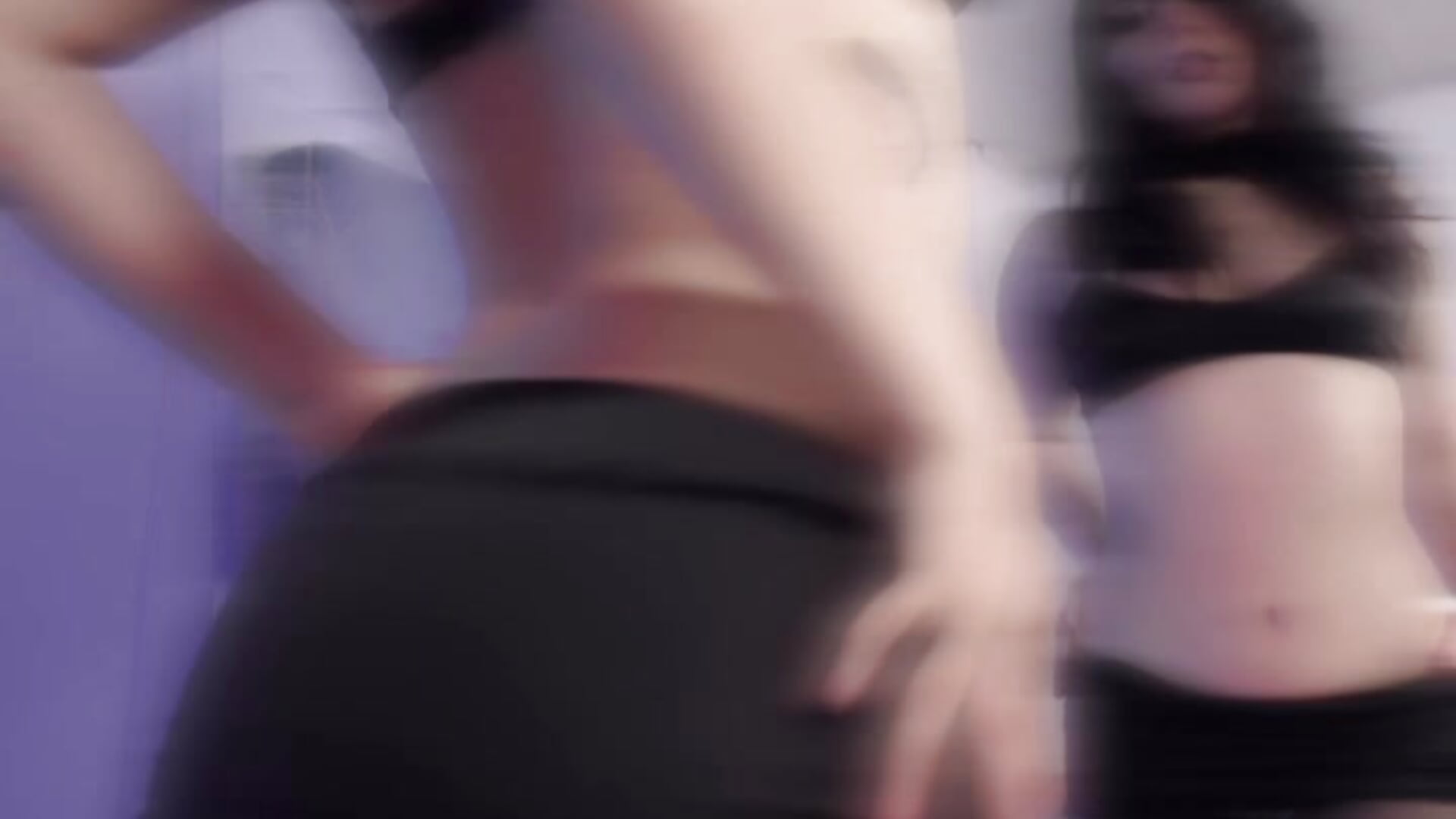 A spectacular neck deserves a cock like yours 🍑🍑– HollyPeach kameramodell videója