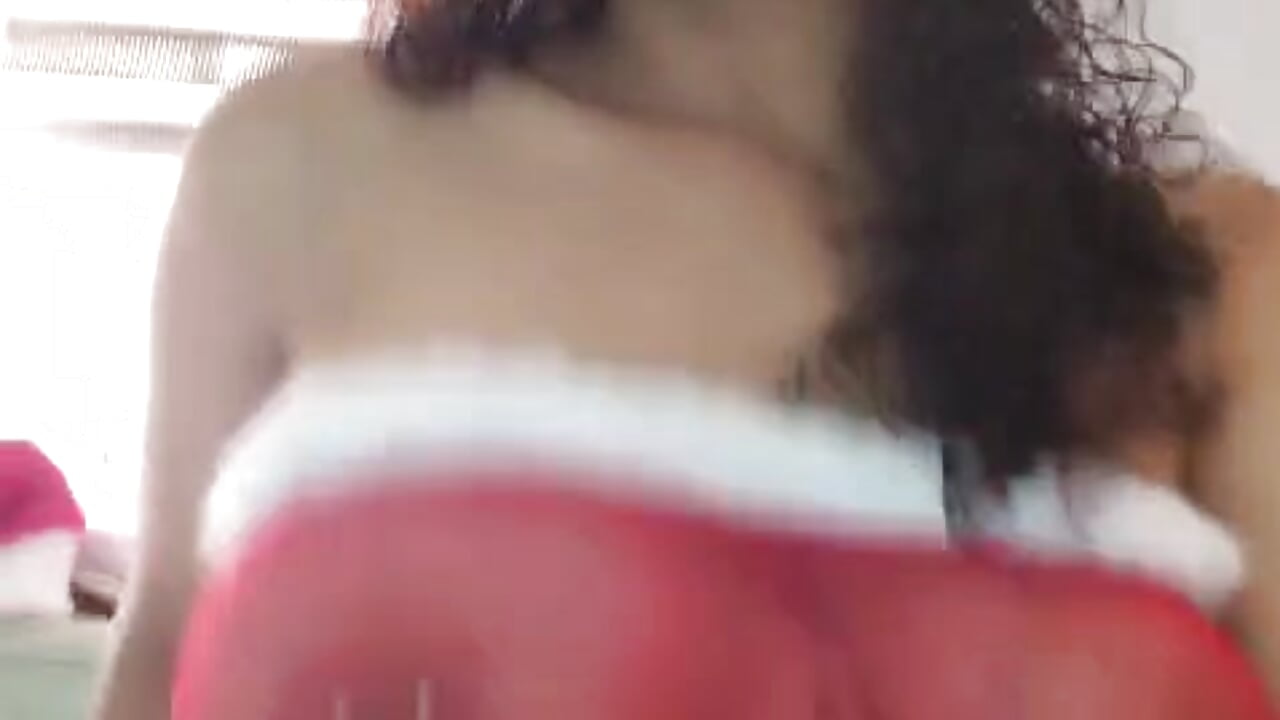 Juicy boobs - video by KellyAmbaris cam model