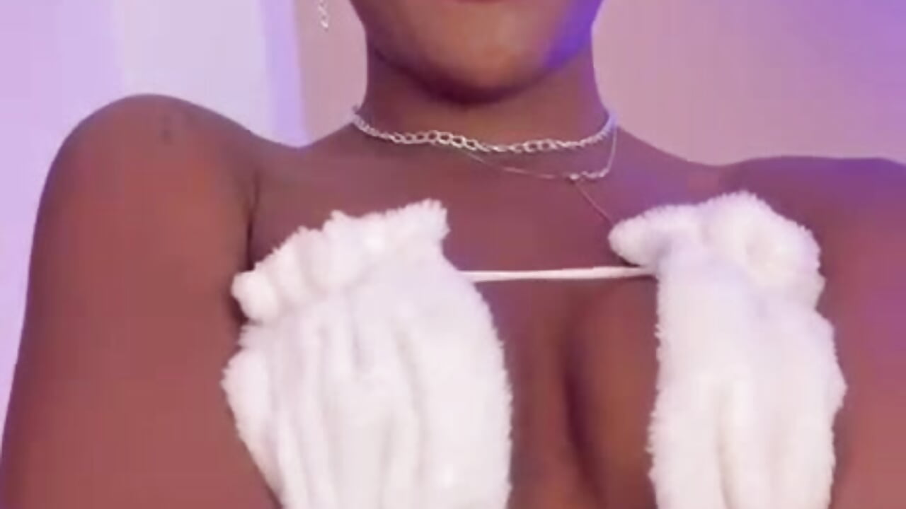 Touching her would be a sin... resisting, impossible 😈🍒😘 - video by SofiRuiz_ cam model