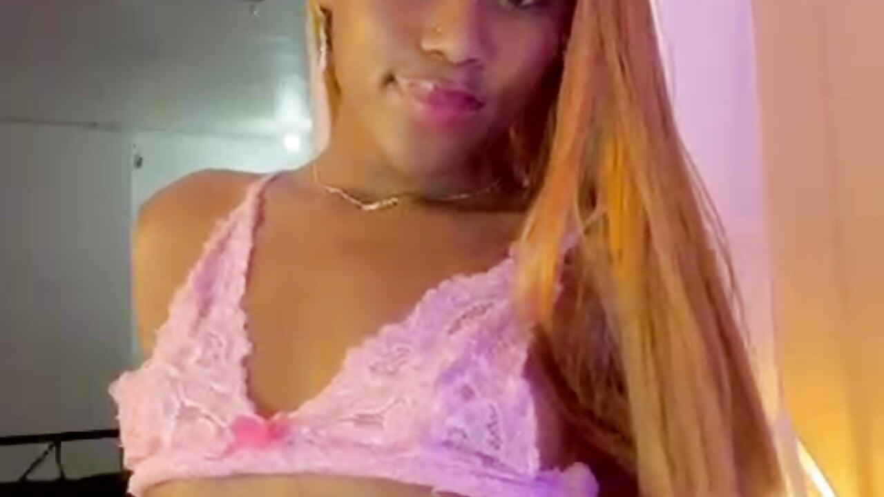 Smooth to look at, dangerous to desire 🍒😈 - video by SofiRuiz_ cam model