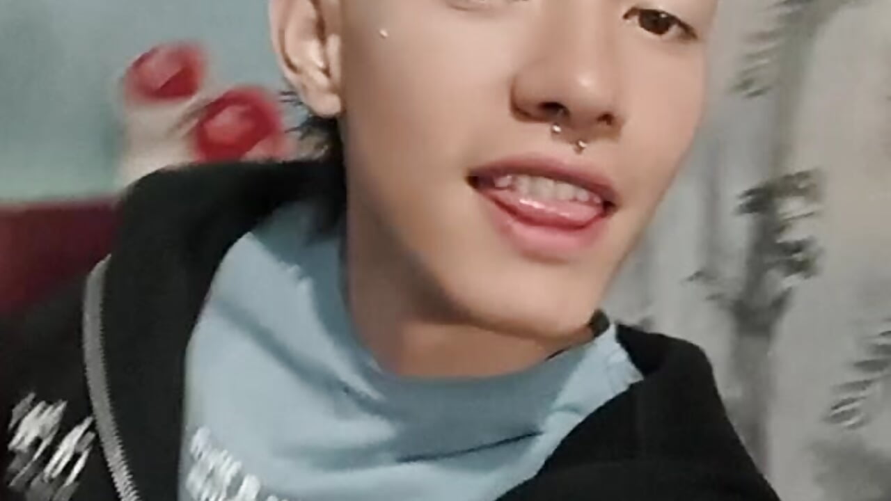 b589dabb-bed4-4d18-8120-fda9d95cc0b2-1_all_409.mp4 - video by heyy_noah11 cam model