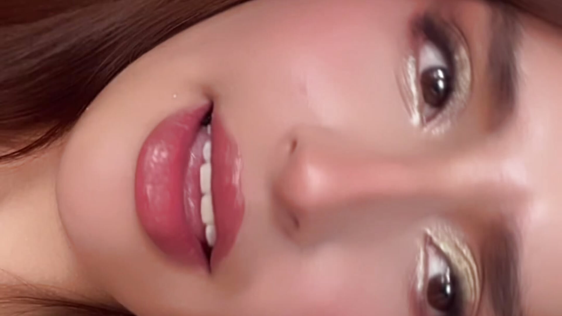 E9431B85-3B55-4EF3-9DFC-4C082B080F5A - video by Leah_moon1 cam model