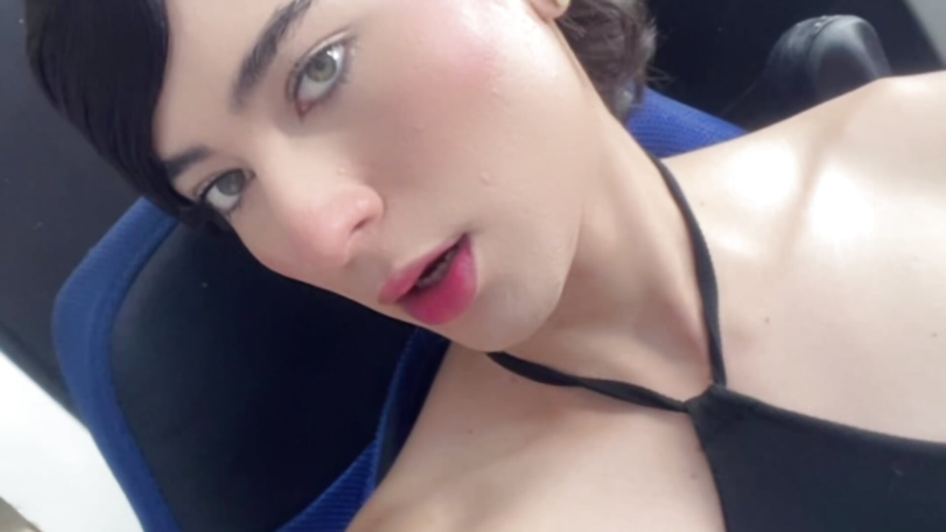 Ready to broadcast for you - video by isabellaqueens cam model