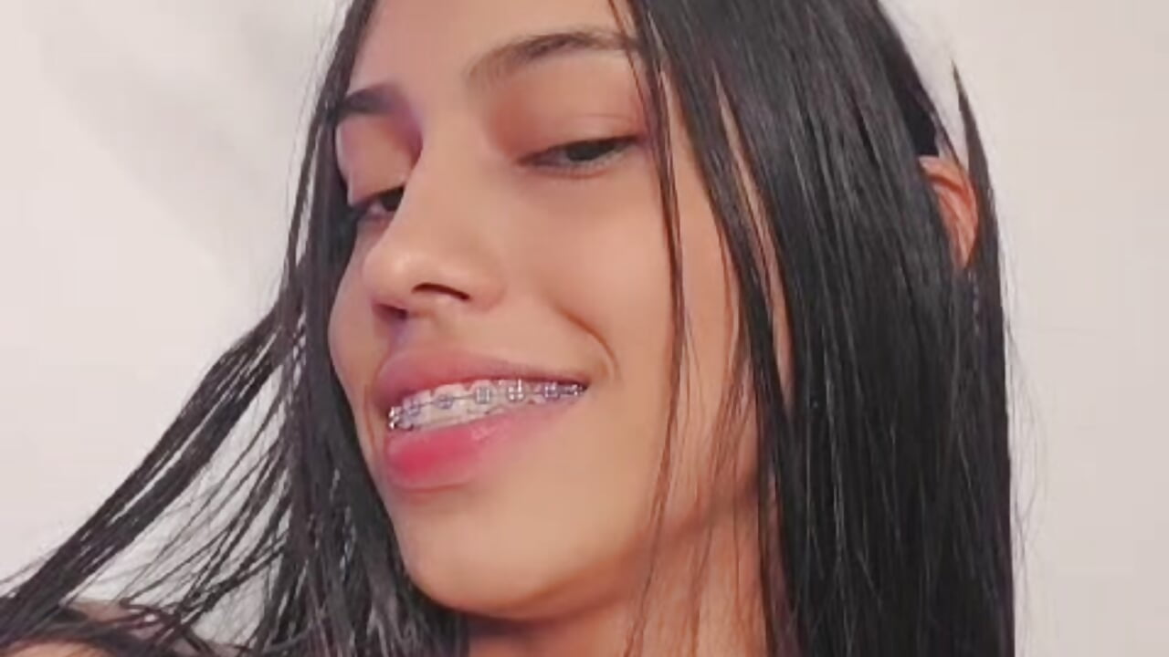 Mira mi linda sonrisa ;) - video by 1_skinny cam model