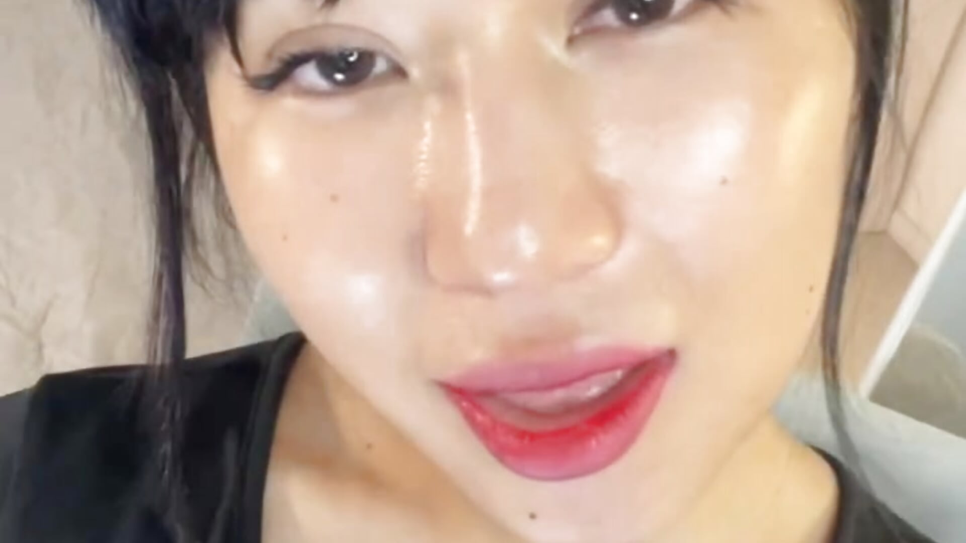 Hi — filmik Erika_Kim, modela(-lki) na kamerkach