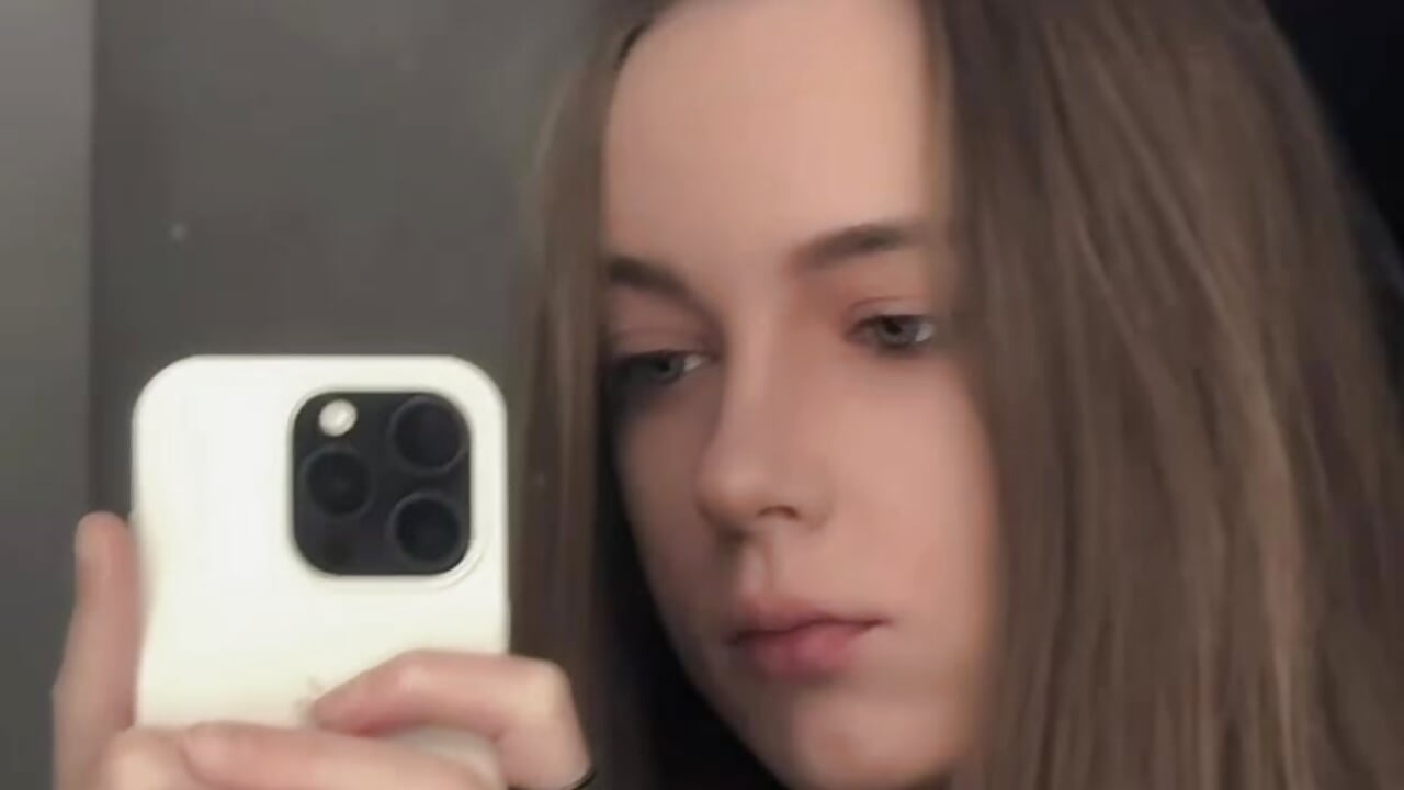 mirror, mirror, tell me more... - video oleh model kamera Ruth_Going