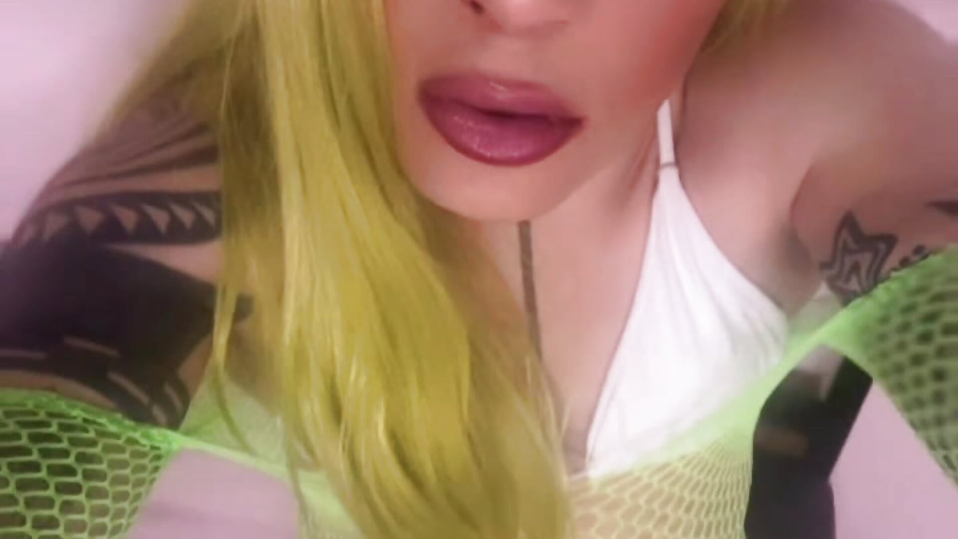 Feling Gorgeous - video by Glow92 cam model