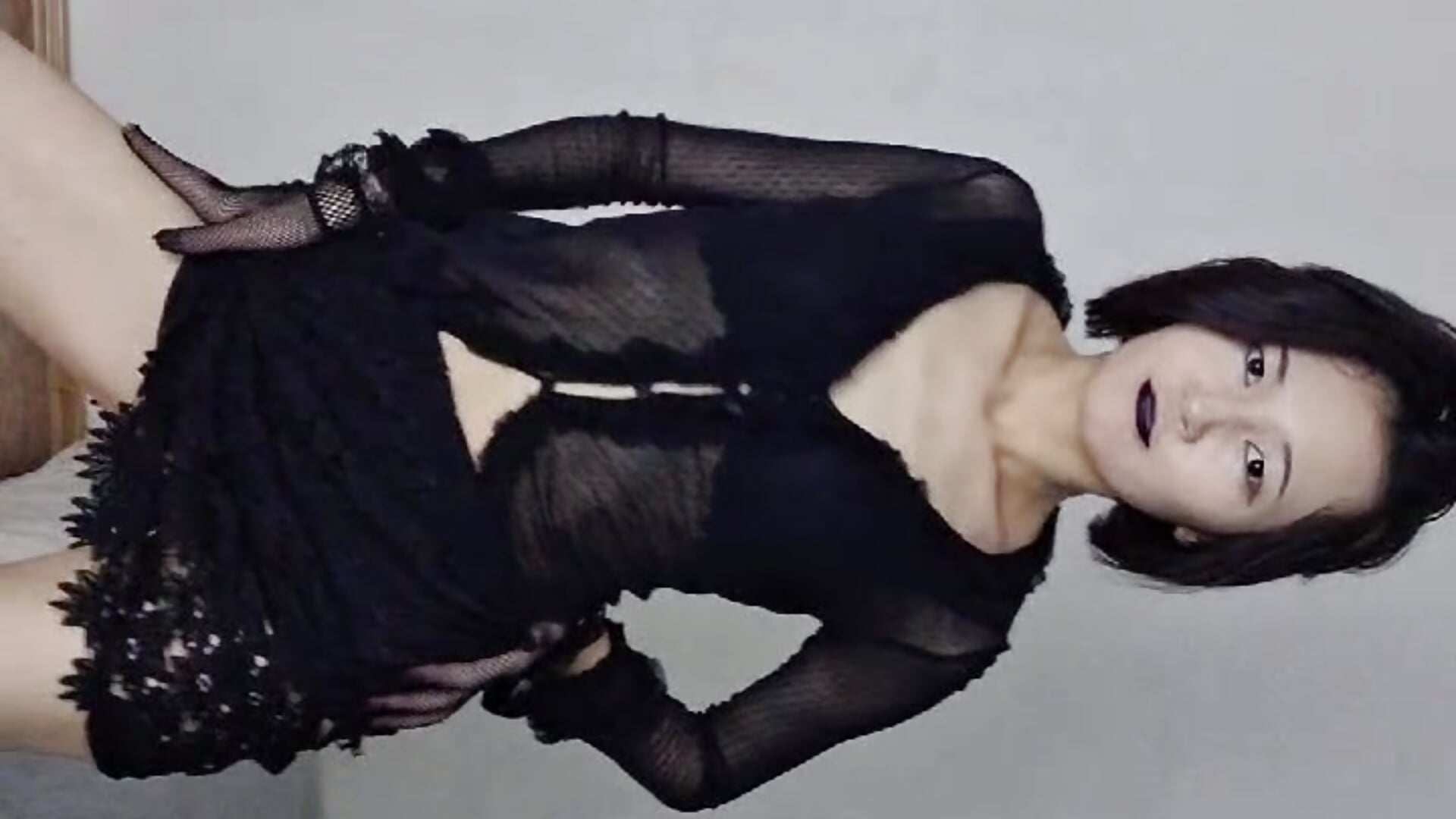 New outfit - video by Lyndasilk cam model