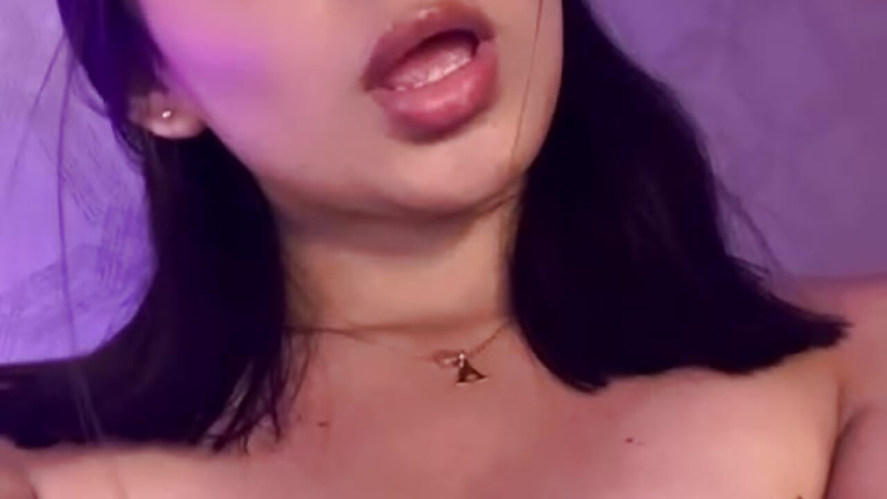 MUAHHH !! - video di AlyssaRay modella di cam