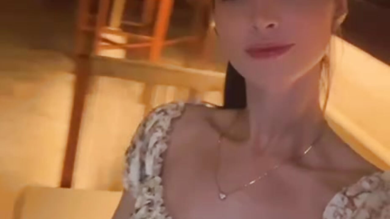 Only for my friends ;-) - video by AlessiaChen cam model