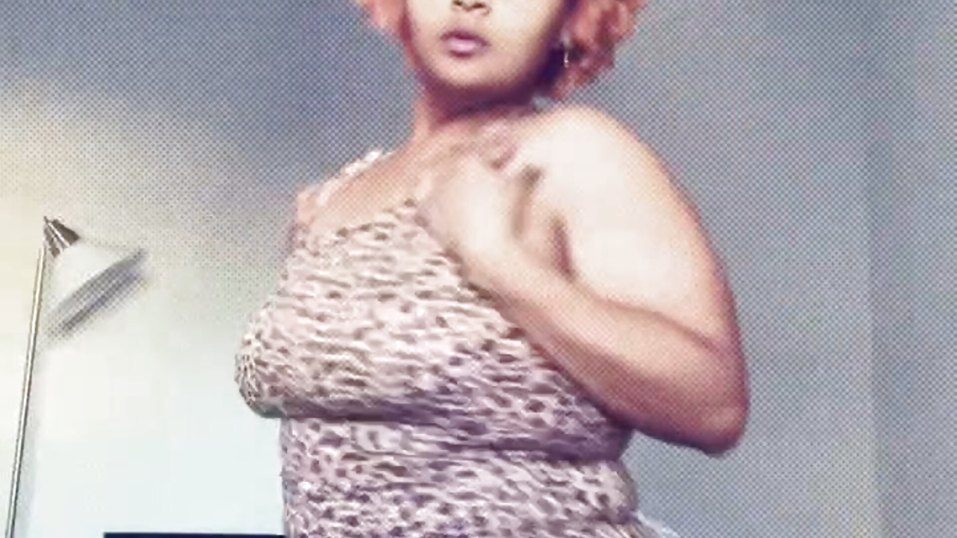 Do you like my outfit? - video di MaRiaSpYce modella di cam