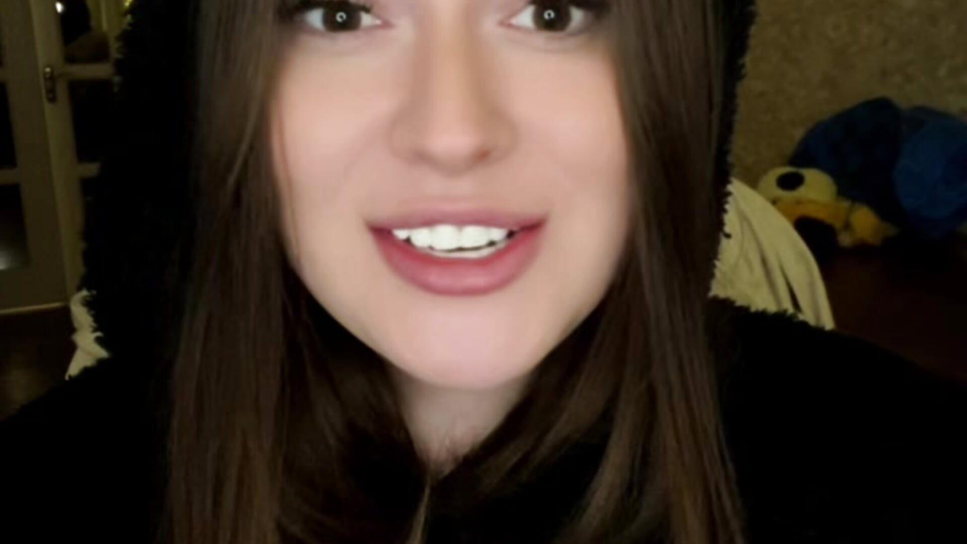 🐾 – video od webkamerové modelky AliceOfWondersS