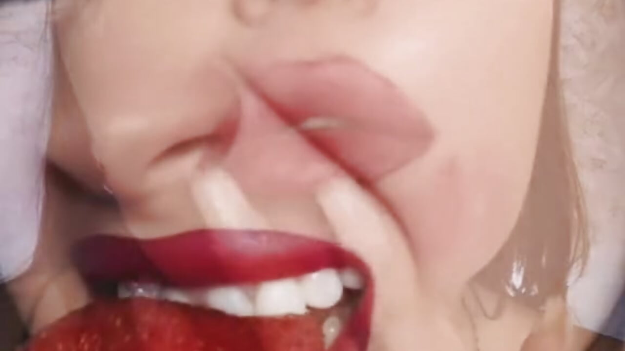 🍓😍 - vídeo de la modelo de cam AliceOfWondersS