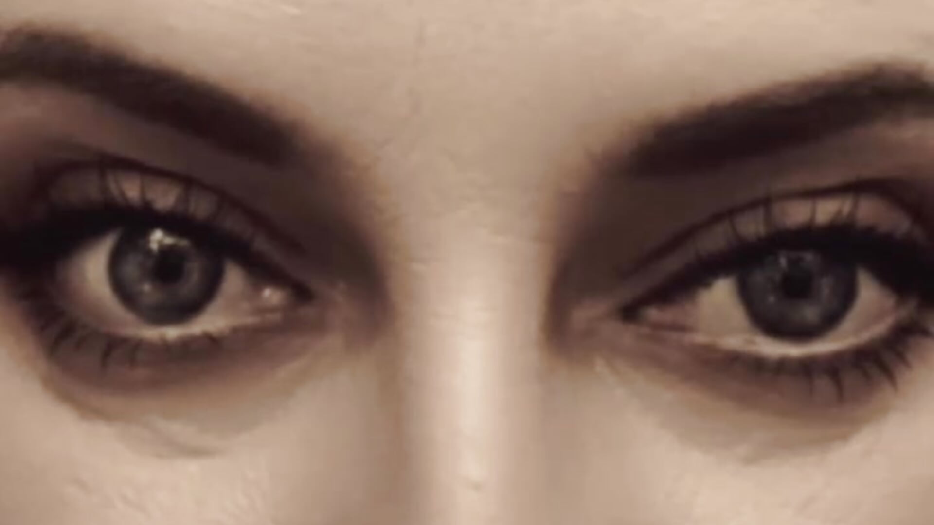 1000010100 – video od webkamerové modelky UltraViolet88