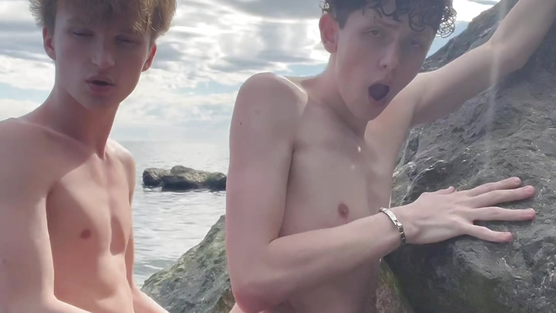 We got really horny at the beach and decided to have fun and ended up cumming 3 times💦🍆 - video od modelky/modela TwinksNextDoor