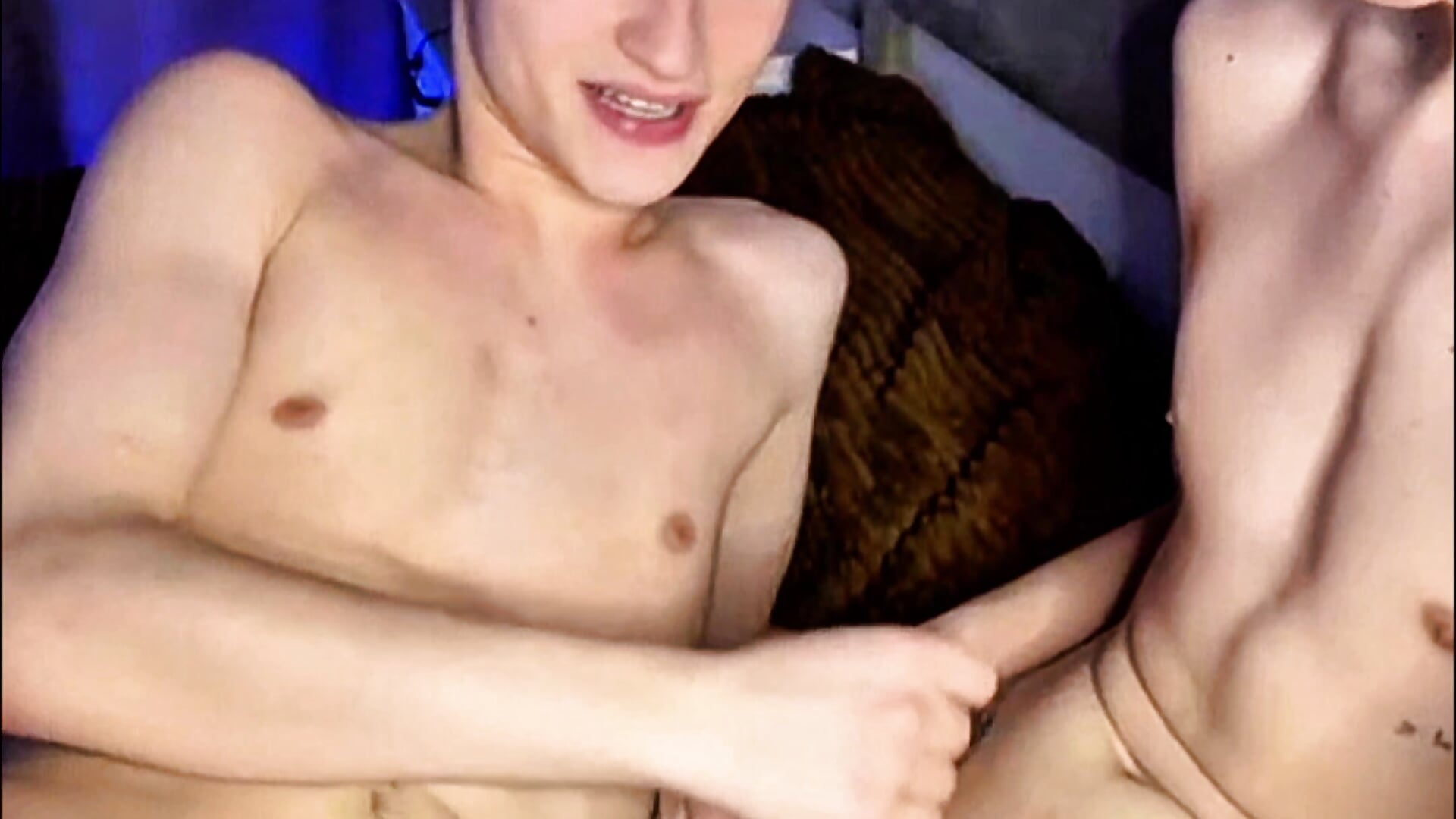 Subscribe to our fan club, there's a lot of interesting stuff there. – video af TwinksNextDoor cam-model