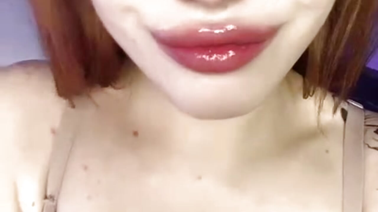 I'm beautiful - video by MeganNewCat cam model