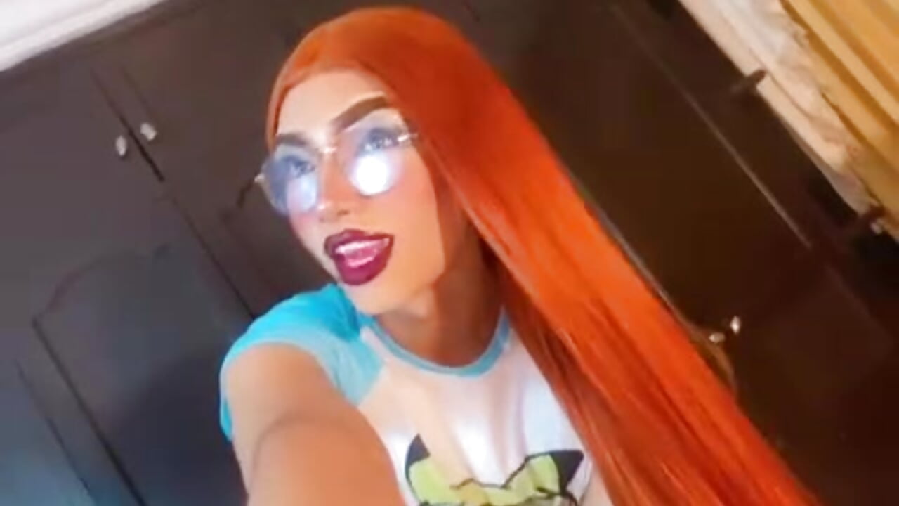 KISESSS - βίντεο μοντέλου Cute_Aleja