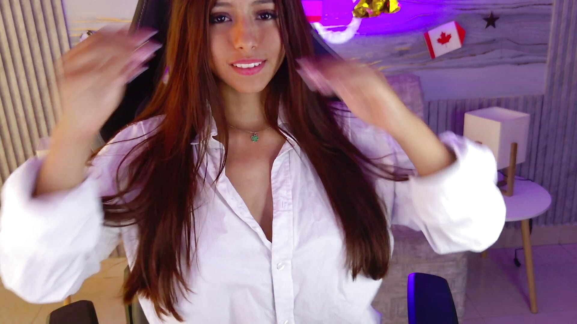 🤭 - video by dafne17_ cam model