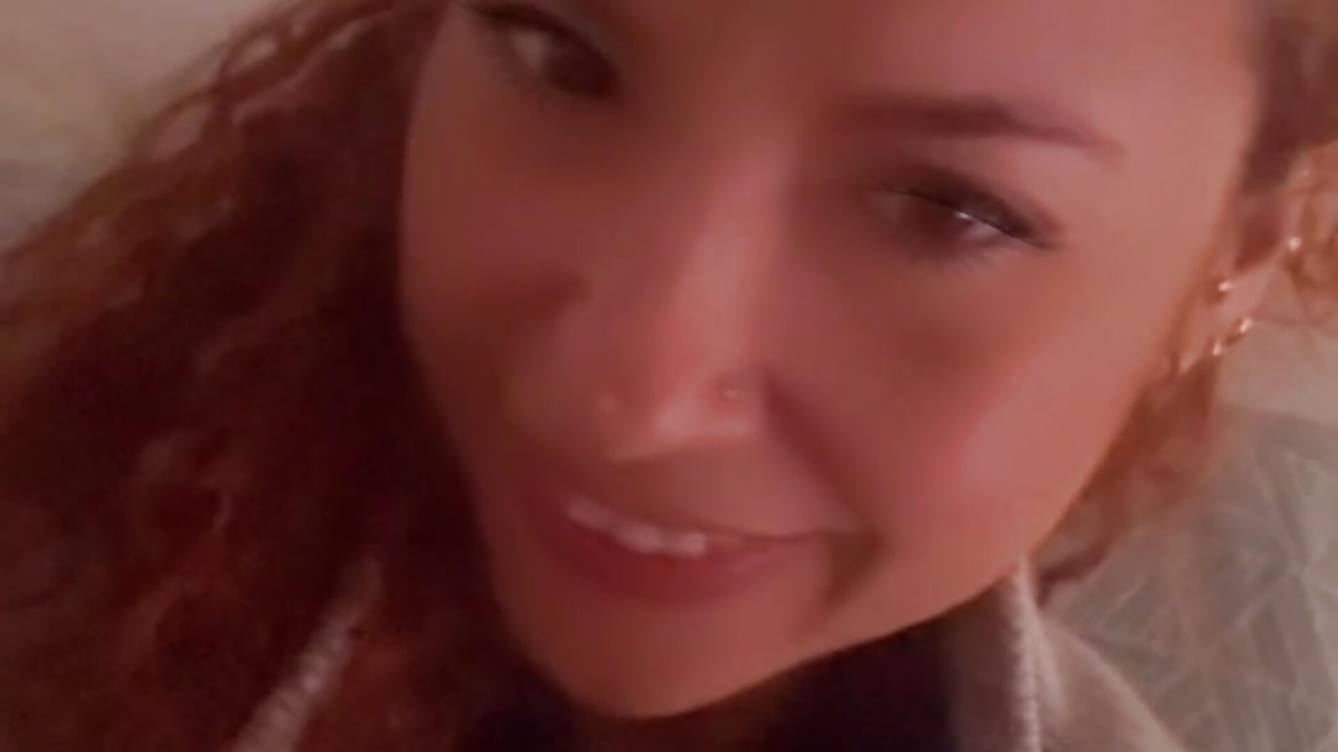 Coqueta soy - video by Amathista cam model