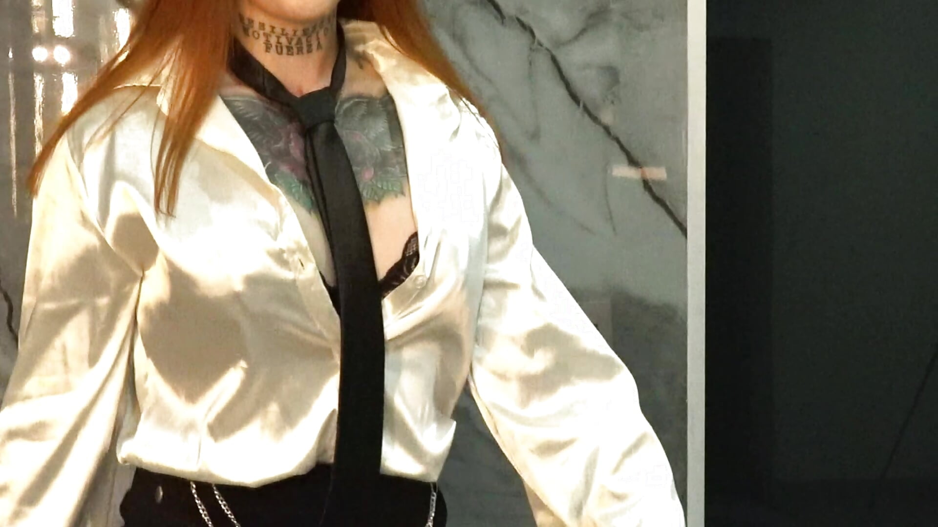 Tattooed secretary wants to bring you coffee – видео вебкам-модели mariianna_lopez_