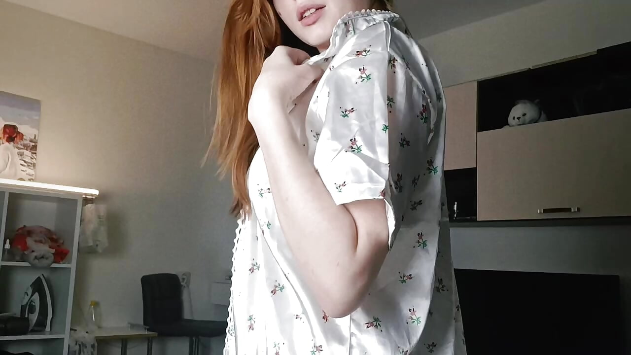 Home vibe and a little tease - video by HeatherNextDoor cam model